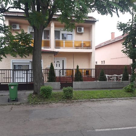 Apartamento Sasfeszek Hajdúszoboszló Exterior foto